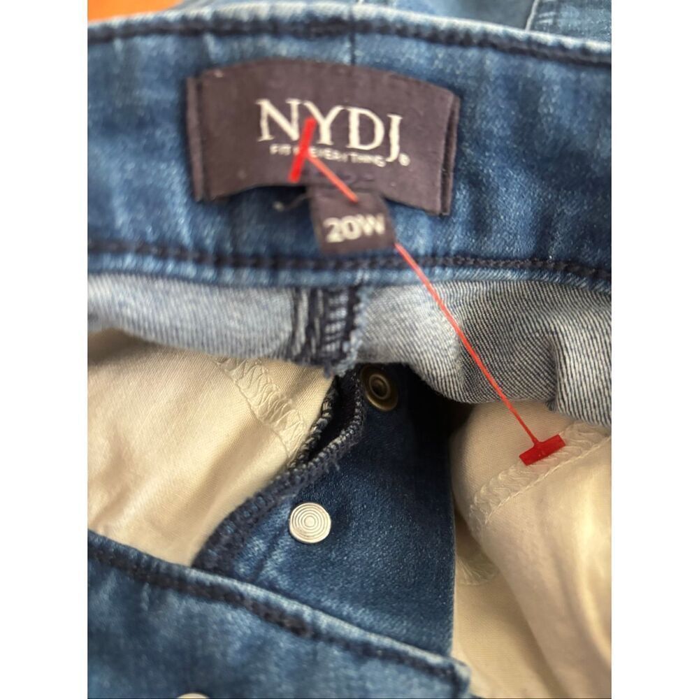 NYDJ Briella Button Fly Shorts - Picture 5 of 5